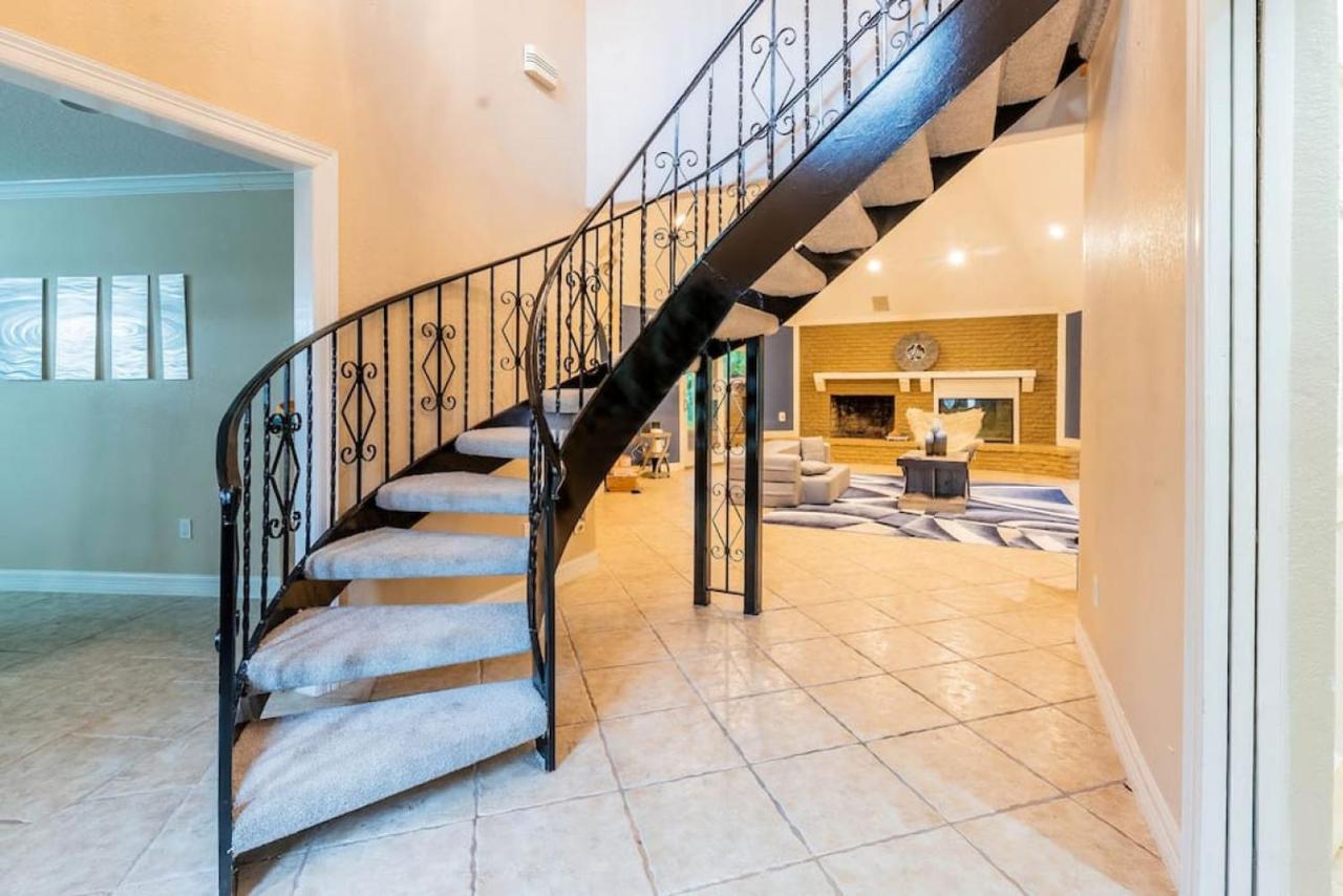 Huge 6 Bedroom With Pool, Spa, 85 Inch Tv, Game Room ฮูสตัน ภายนอก รูปภาพ