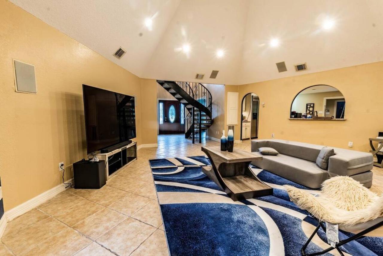 Huge 6 Bedroom With Pool, Spa, 85 Inch Tv, Game Room ฮูสตัน ภายนอก รูปภาพ